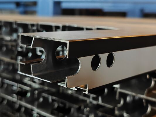 Αλουμινένιο διασταυρωτικό προφίλ κατασκευασμένο με επίστρωση σκόνης για την αγορά της Νότιας Αφρικής