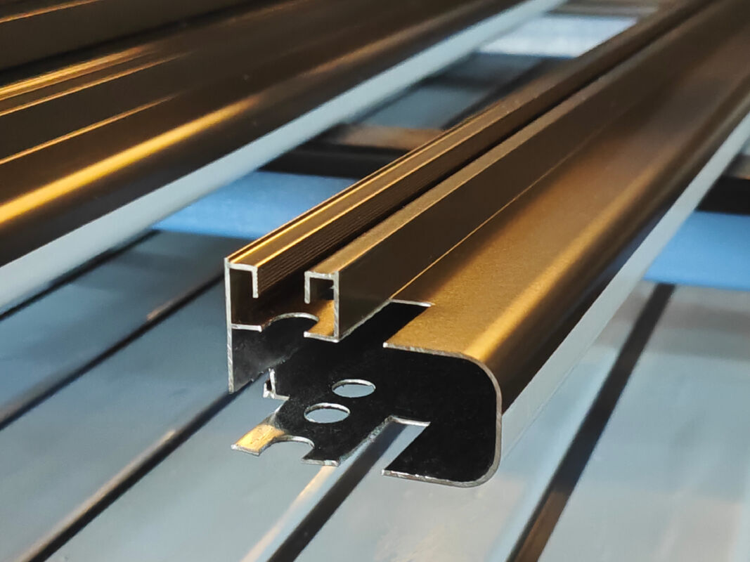 Προφίλ αλουμινίου με επίστρωση σκόνης από κράμα 6063 για πόρτες και παράθυρα αυλής